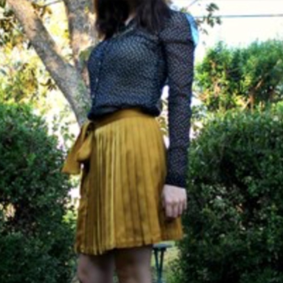 black pleated bow tie skirt - Picture 5 of 5